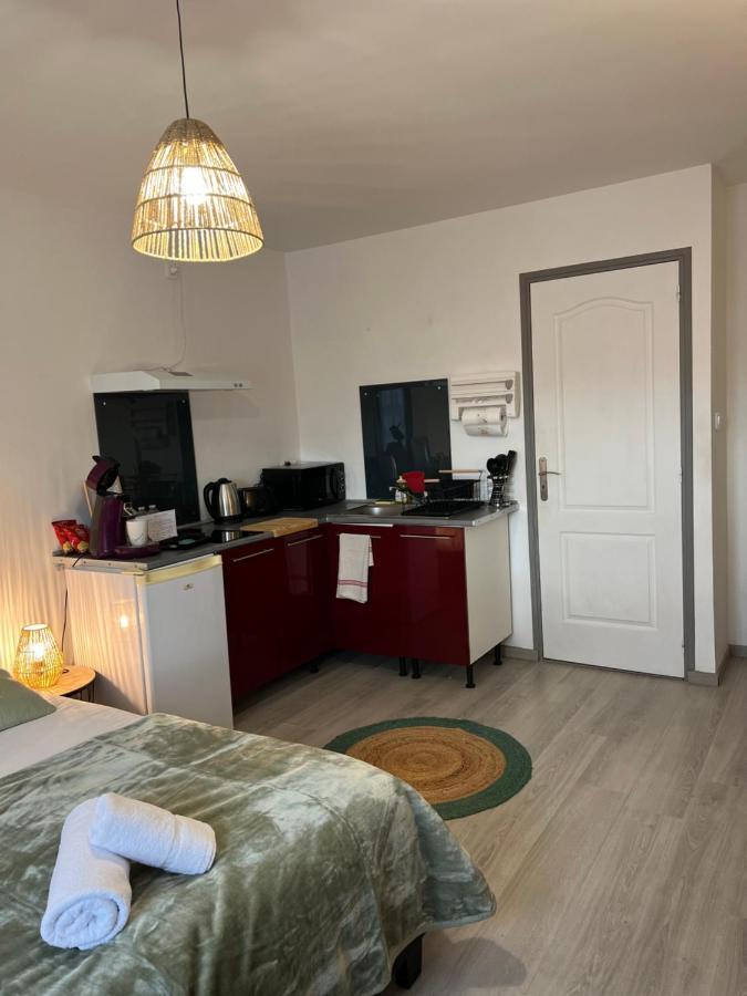 Yzeure L'Auberge De La Gare, Appartements Tout Confort, Proches Gare מראה חיצוני תמונה