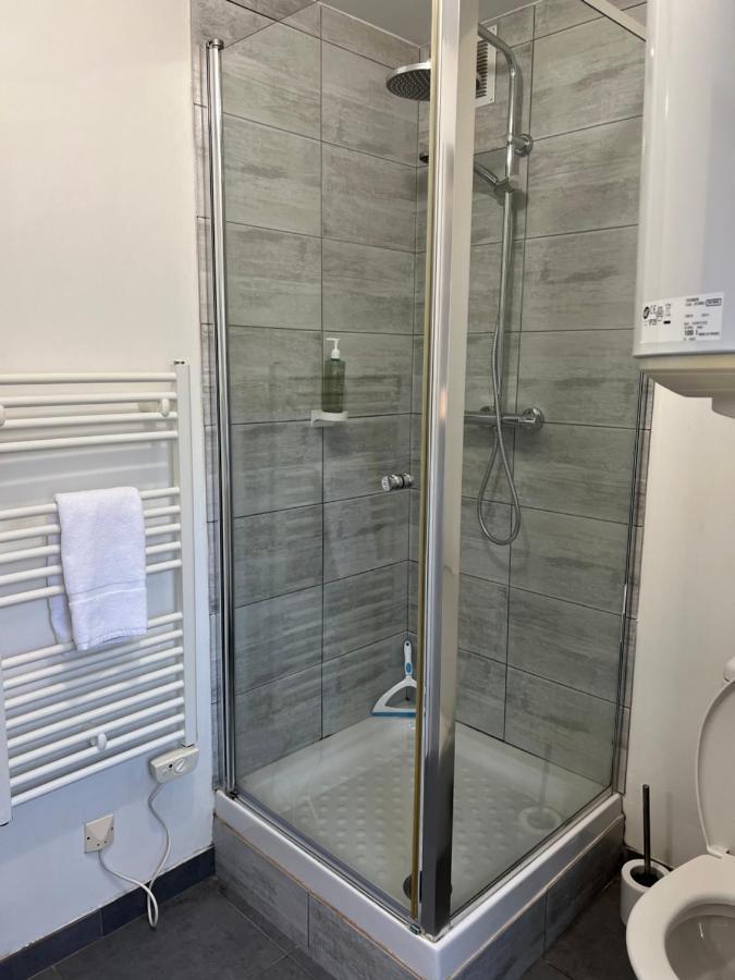 Yzeure L'Auberge De La Gare, Appartements Tout Confort, Proches Gare מראה חיצוני תמונה